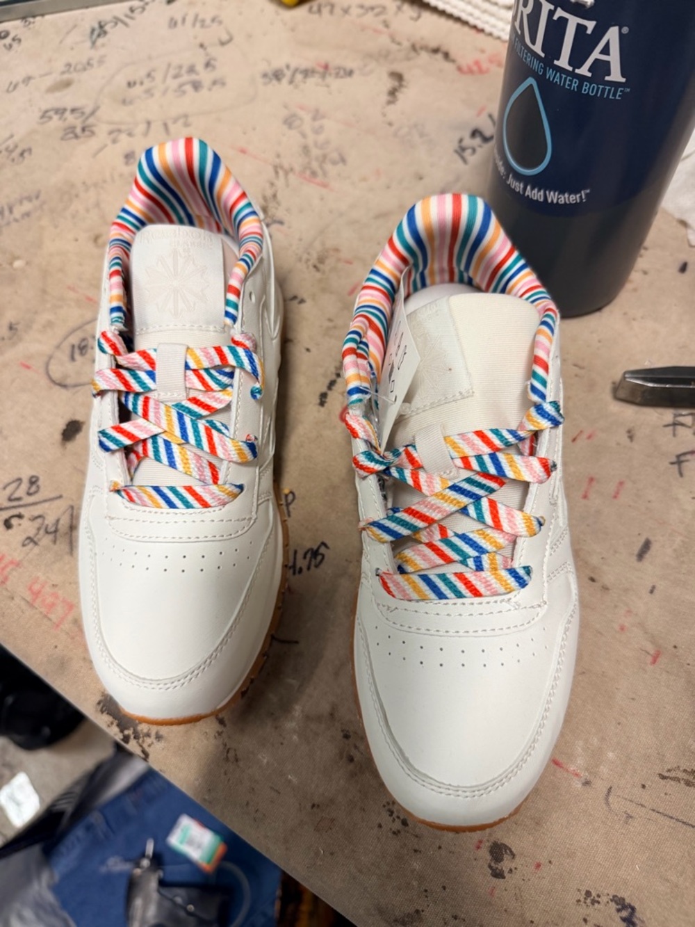 NWT AND BOX Kids White Reebok Sneakers with Rainbow Stripe Laces Lining size 1